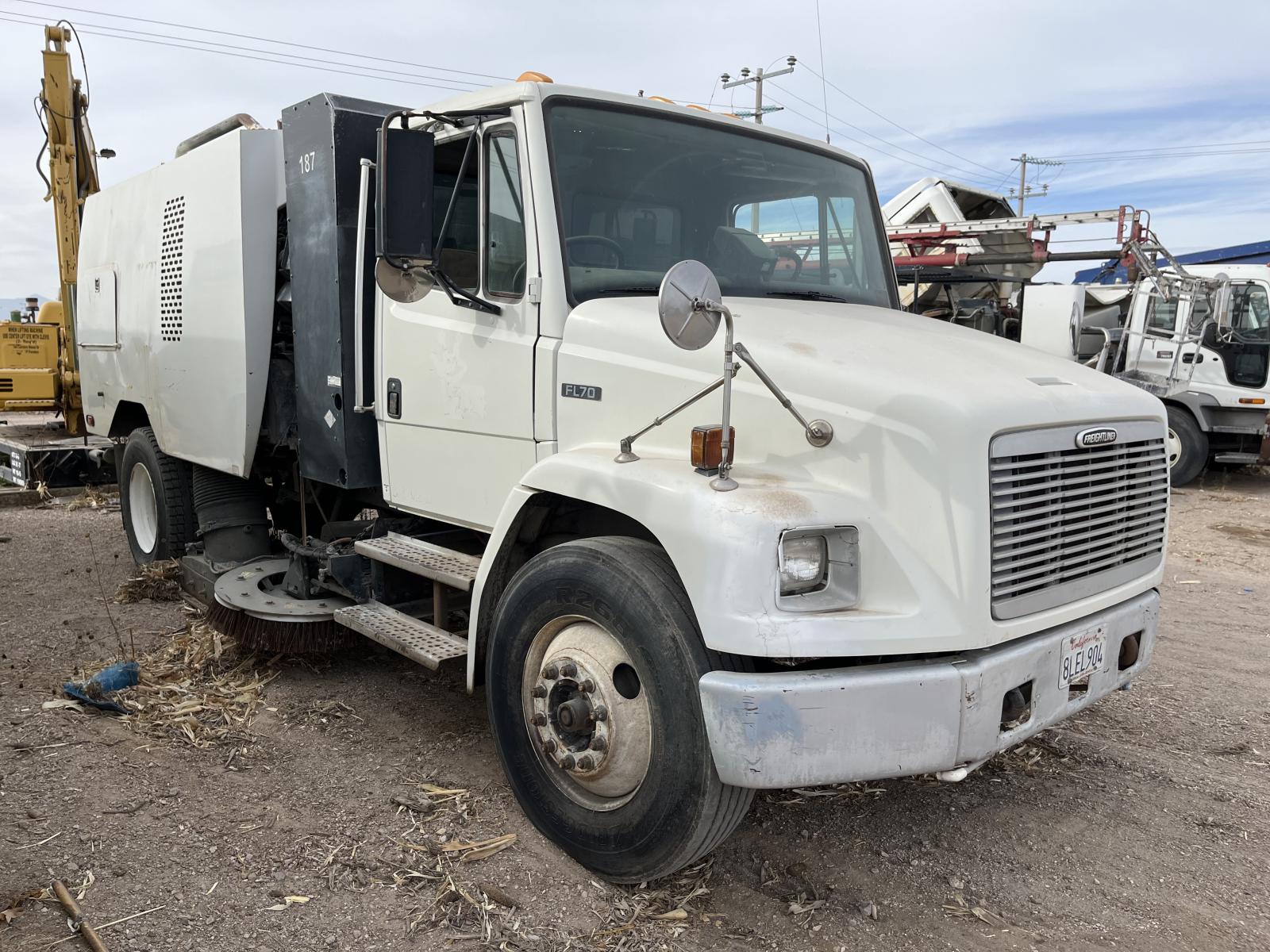 CAMION CON BARREDORA SCHWARZE A7000